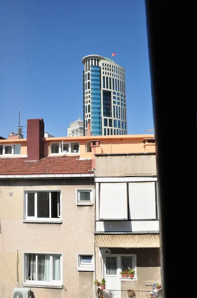 Kilátás Ablakból Kilátás Régi Házak Modern Felhőkarcoló 2021 Július Isztambul — Stock Fotó