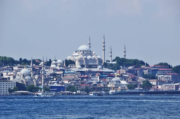 Panorámás Kilátás Nyílik Szulejmán Mecset Isztambulban Kilátás Aranyszarv Öbölből — Stock Fotó