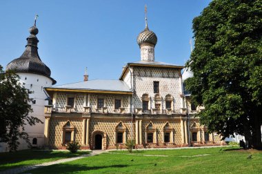 Rostov Kremlin bölgesindeki Hodegetria Kilisesi. Kremlin bölgesindeki Panorama.