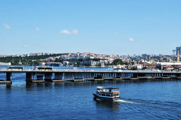 Vista Panorâmica Ponte Sobre Baía Golden Horn Ponte Navio Recreio — Fotografia de Stock