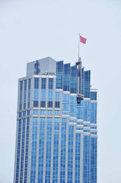 Высотное Здание Флагом Турецкой Республики Знак Доллара Фасаде Здания Июля — стоковое фото