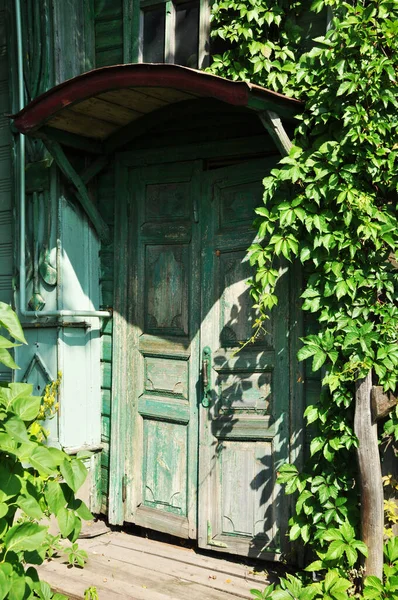 Vieille Porte Verte Bois Une Porte Avec Peinture Épluchante Entrée — Photo