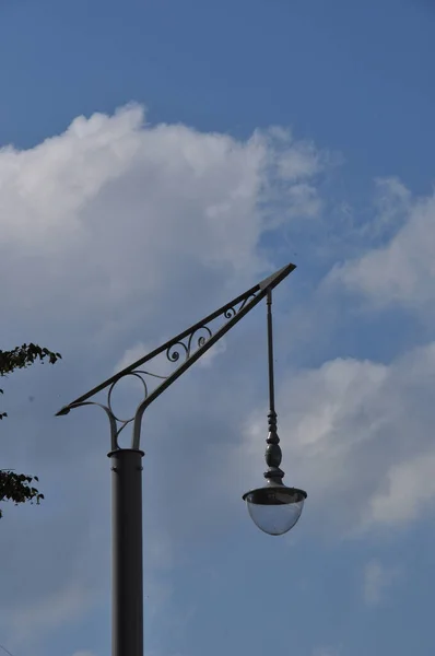 Poste Luz Com Uma Bela Lâmpada Iluminação Poste Luz Contra — Fotografia de Stock