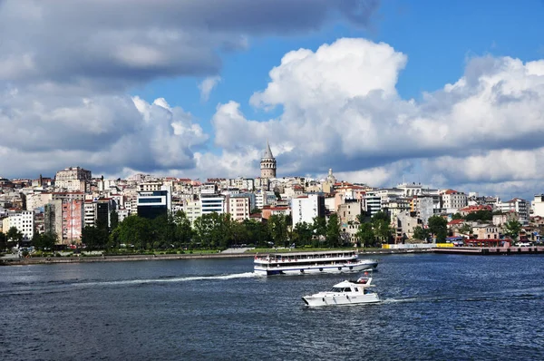 Kilátás Boszporuszra Kilátás Szorosra Hajókra Galata Toronyra Házakra 2021 Július — Stock Fotó