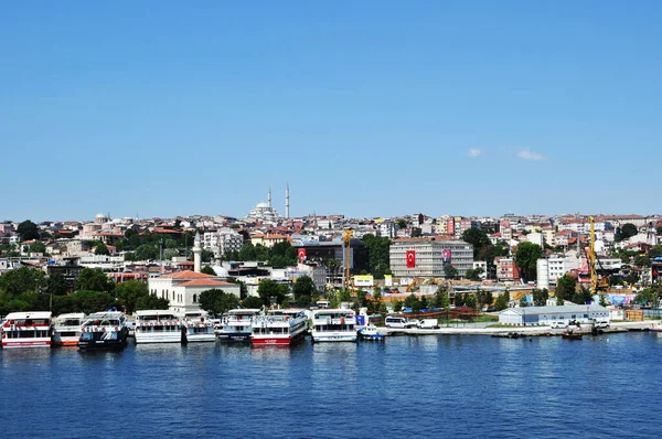 Панорама Стамбула Вид Протоку Мечеть Кораблі Пірсі Липня 2021 Стамбул — стокове фото