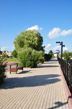 Seddin panoramik manzarası. Desna nehri seti. Güneşli, şehirde yaz günü. Bryansk, Rusya.