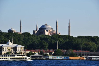 Süleyman Camii 'nin panoramik manzarası. Golden Horn Körfezi manzarası. 09 Temmuz 2021, İstanbul, Türkiye.