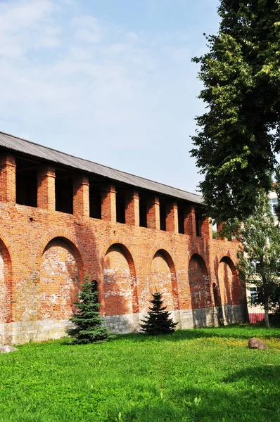 Fästningsvägg Röd Tegelvägg Med Pelare Och Trätak Smolensk Ryssland — Stockfoto