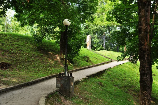 Parque Callejón Con Una Linterna Panorama Del Parque Urbano Día —  Fotos de Stock