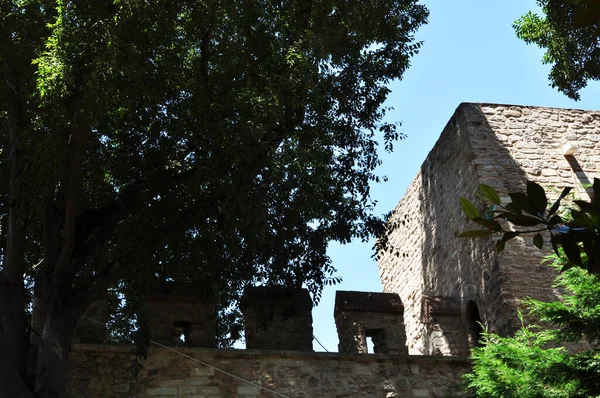 Eski Beyaz Taş Duvar Kule Manzarası Stanbul Eski Mimarisi — Stok fotoğraf