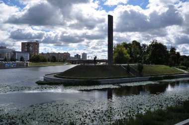 Okun panoramik görüntüsü, iki nehrin birleşimi. Oryol 'daki Oka ve Orlik nehirleri..