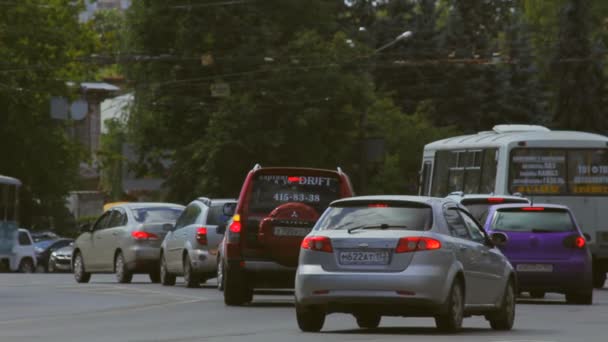 Atasco de tráfico de coche en la carretera — Vídeo de stock