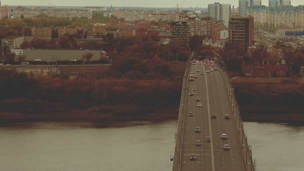 Traffico automobilistico sul ponte — Video Stock