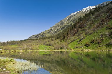 Alabalık göle gorge Gonachhir Kafkasya'da yer almaktadır.