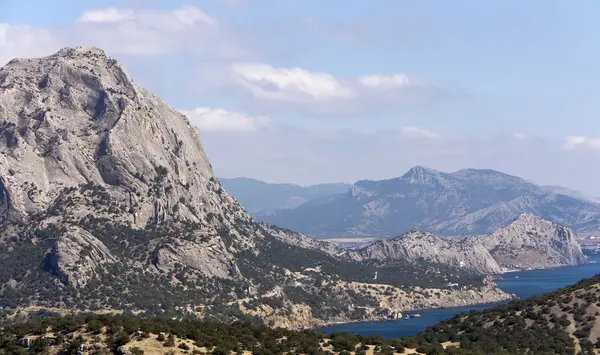 Majestuosas montañas y bahías de la costa sur —  Fotos de Stock