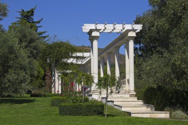 Pergola bir Park Aivazovsky.Paradise parkta. Partenit.