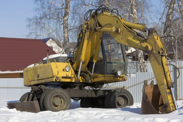 Kış aylarında avluda açık havada Ekskavatör standları tekerlekli