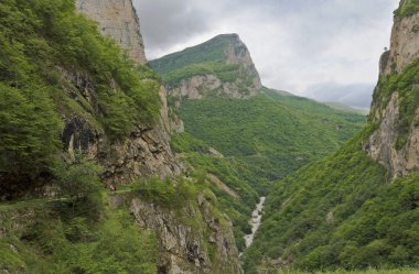 Görkemli Cherek gorge - cazibe Kabardey-Balkaria.The Kuzey Kafkasya.