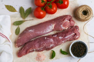 Domuz filetosu çiğ, üstü çiğ