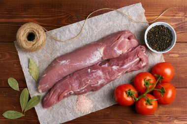 Domuz filetosu çiğ, üstü çiğ