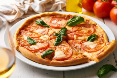 Pizza Margherita tipik bir Napoli pizzasıdır.
