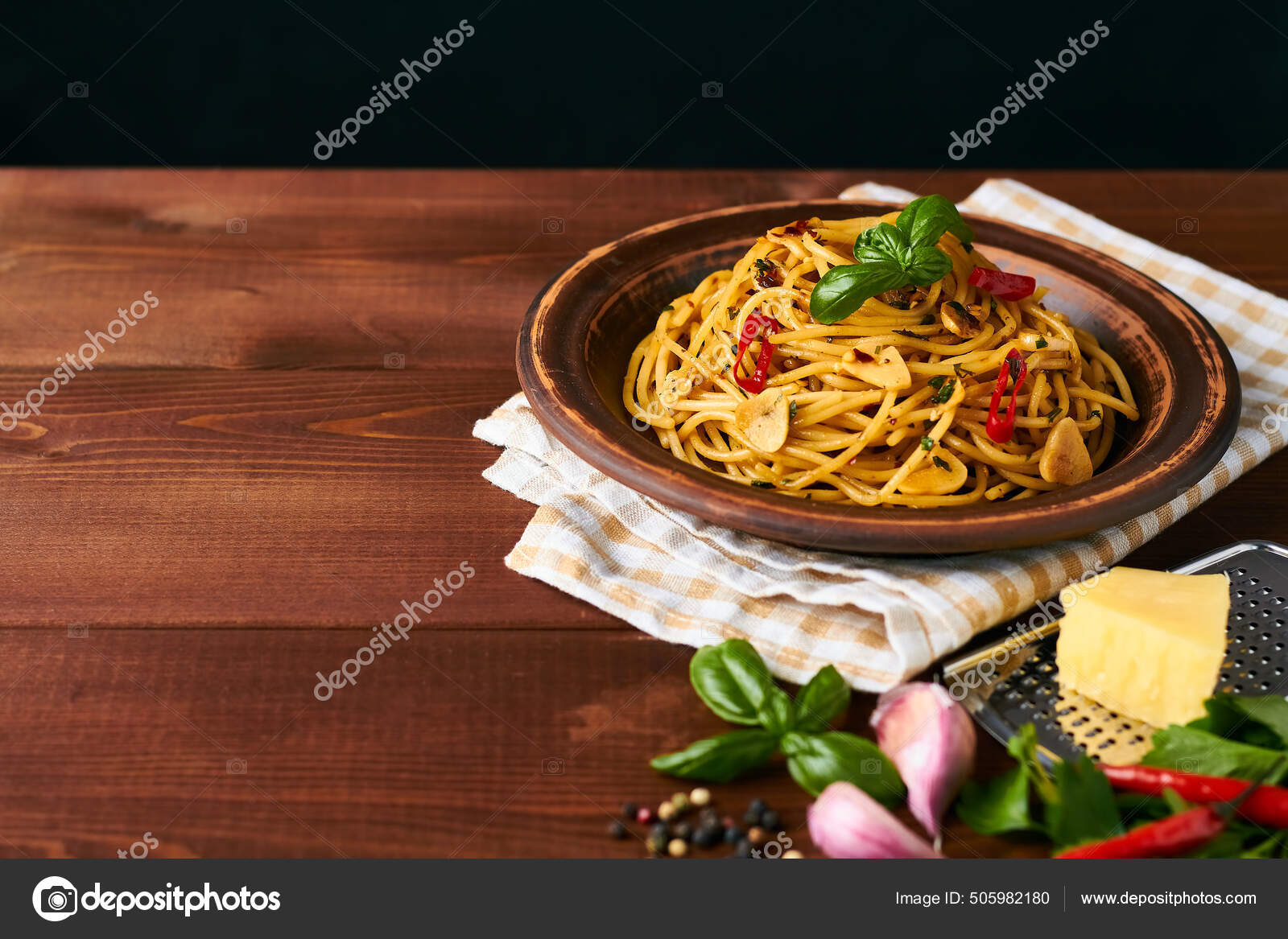 Spaghetti Pasta Aglio Olio Chili Flakes Parsley Garlic Stock Photo by