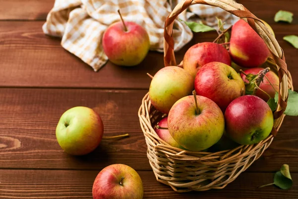 Urallar sonbahar lezzetli bahçe elmaları