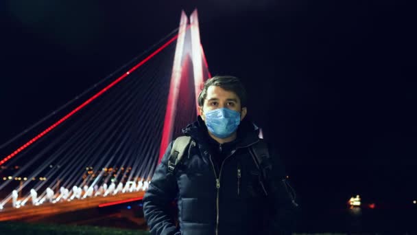 ヤヴズ スルタン セリム橋の前に立っている — ストック動画