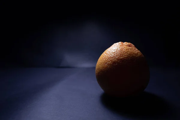 Orangefarbenes Detail Mit Einigen Tropfen Darauf — Stockfoto