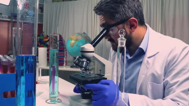 Trabajar Con Sustancias Biopeligrosas Científico Durante Investigación — Vídeos de Stock