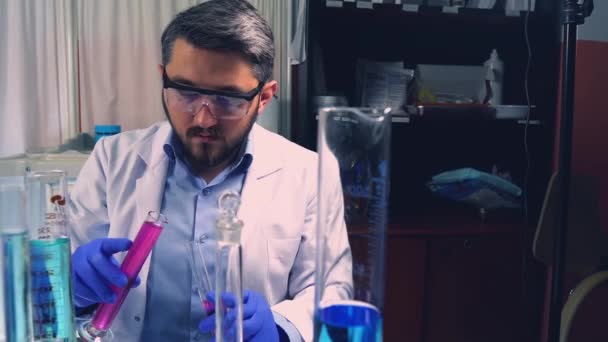 Trabalhar Com Substâncias Biológicas Perigosas Cientista Durante Pesquisa — Vídeo de Stock