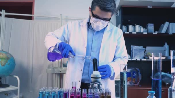 Trabalhar Com Substâncias Biológicas Perigosas Cientista Durante Pesquisa — Vídeo de Stock