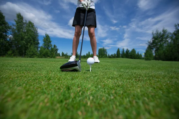 Golf club mingea dreapta pozează — Fotografie, imagine de stoc