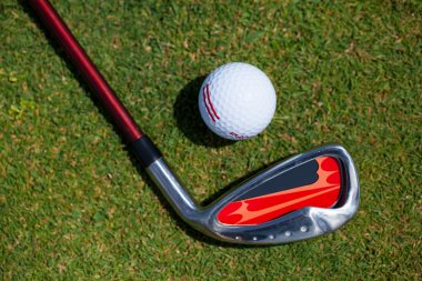 Golf topu ve demir