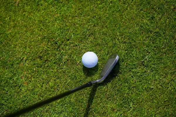 Golf Ball en ijzer — Stockfoto