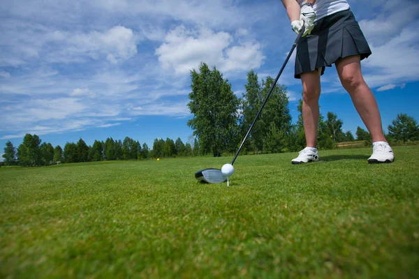 Golf topu tee ve golf sahası golf club