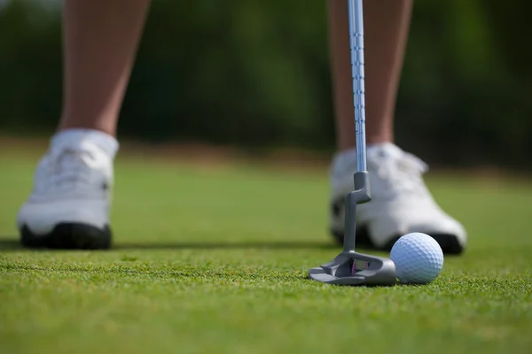 Golfista tocando em — Fotografia de Stock