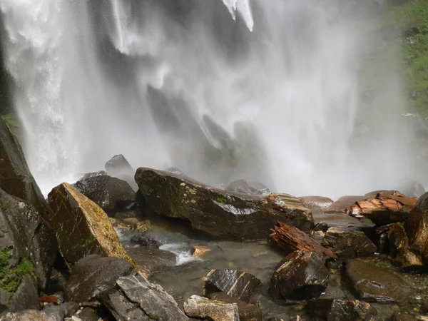 Waterfall in India, Himachal Pradesh — Stock Photo, Image