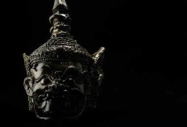 Hua Khon (Tay geleneksel maske) düşük anahtar fotoğraf siyah