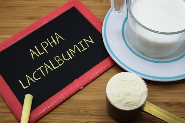 Concept d'alpha-lactalbumine à partir de lait — Photo