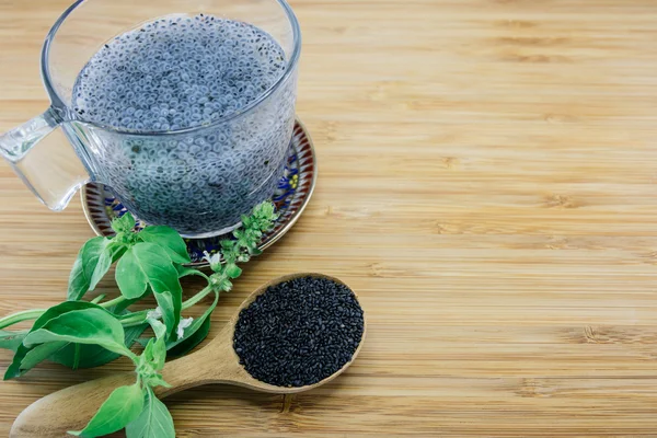 Jelatinimsi fesleğen tohumu