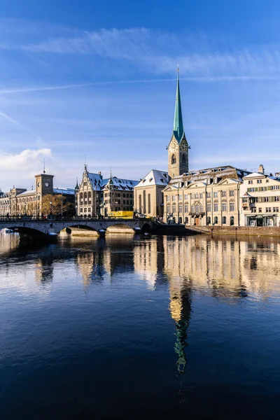 Utsikt över Fraumanster kyrkan på vintern, Zürich, Schweiz — Stockfoto