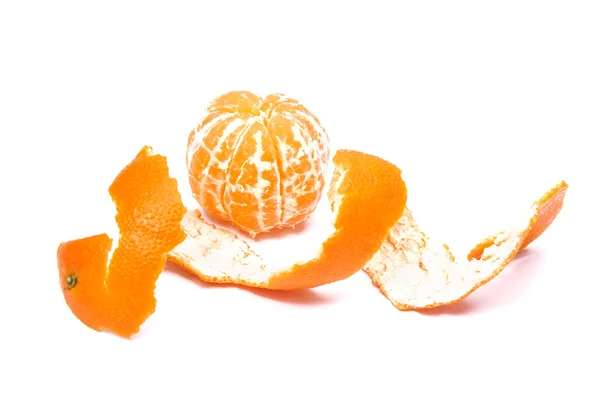 Fruta de mandarina con piel espiral pelada — Foto de Stock