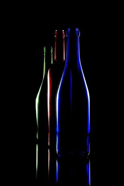 Natura morta di bottiglie colorate di vino — Foto Stock