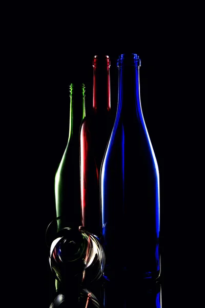 ワインのカラフルなボトルのある静物 — ストック写真