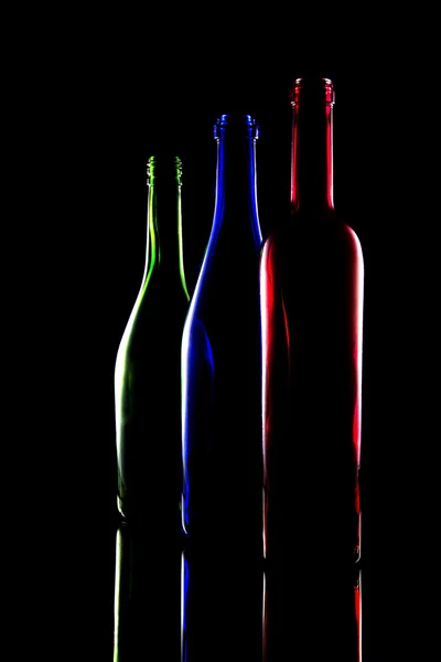 Stillleben bunter Weinflaschen — Stockfoto