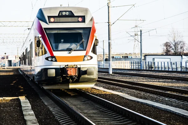 Tren istasyona varır..