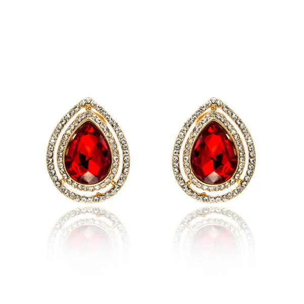 Beyaz izole kırmızı yakut çifti