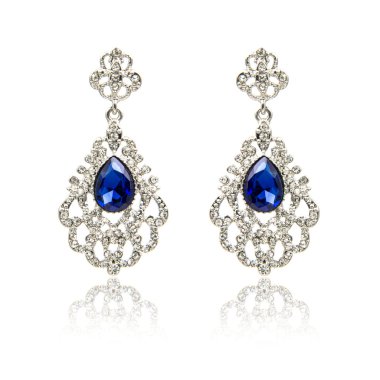 Safir küpe beyaz izole çift