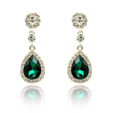 Zümrüt küpe beyaz izole çift